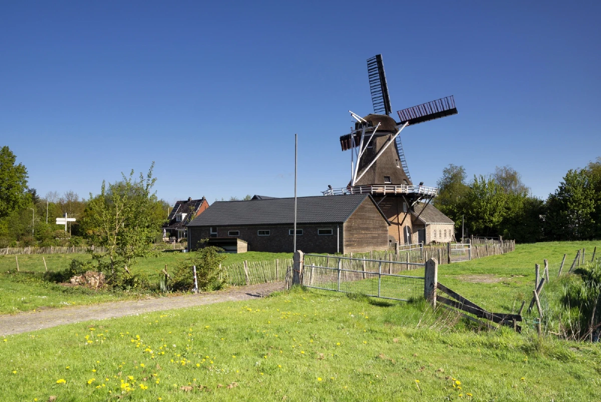 Foto van de Faenster Moune, een oude molen in Achtkarspelen