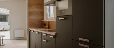 Moderne keuken in een woning van Van Emous