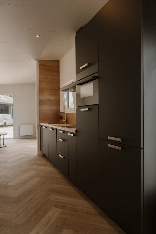 Moderne keuken in een woning van Van Emous